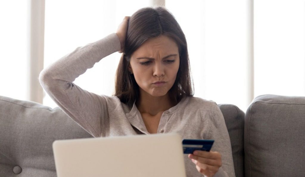 Βήματα που πρέπει να ακολουθήσετε όταν έχετε εξαντλήσει τις πιστωτικές σας κάρτες 